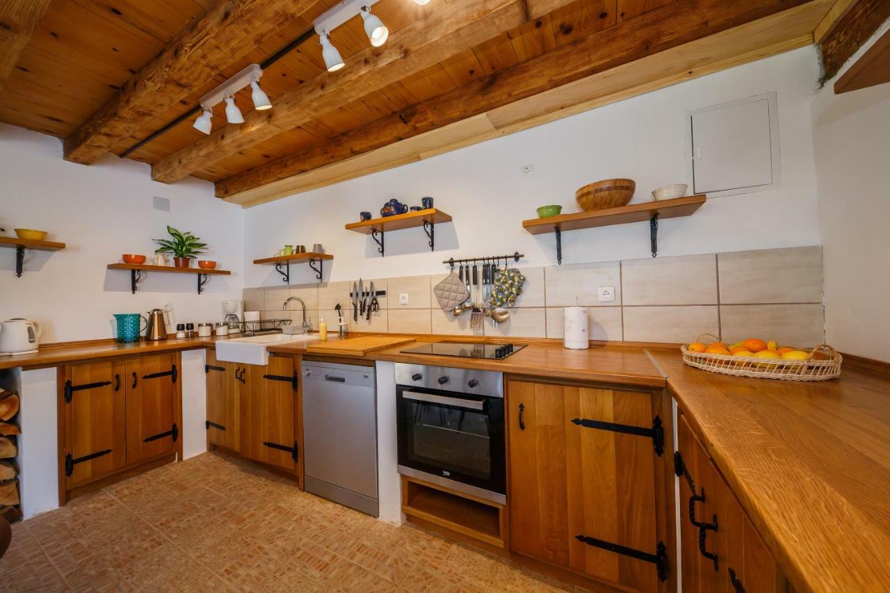 Beautiful Cottage With Heated Pool For 22 Ppl Plaški Buitenkant foto