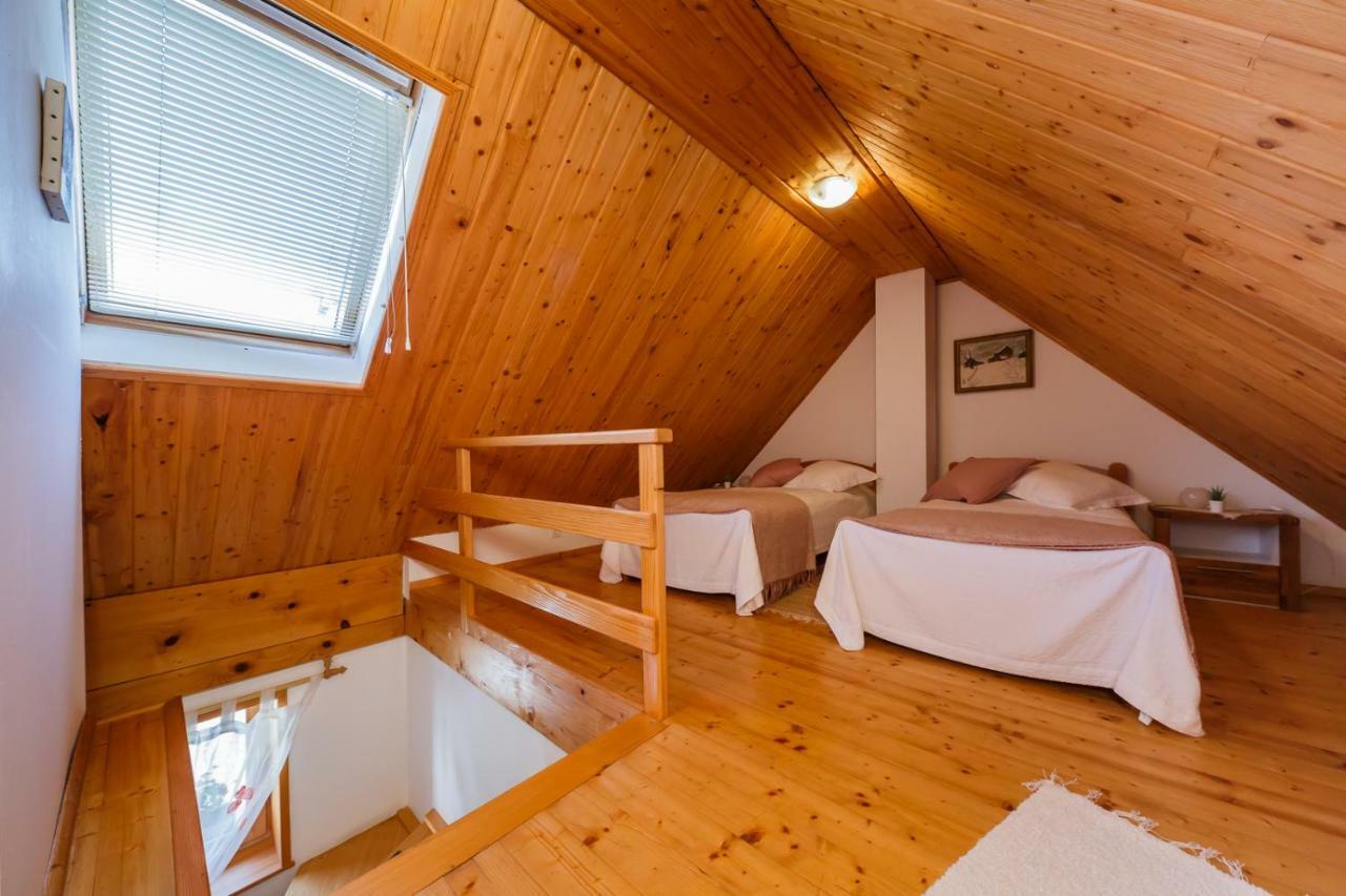 Beautiful Cottage With Heated Pool For 22 Ppl Plaški Buitenkant foto