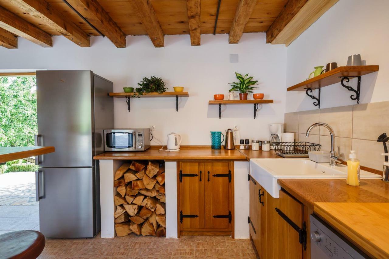 Beautiful Cottage With Heated Pool For 22 Ppl Plaški Buitenkant foto