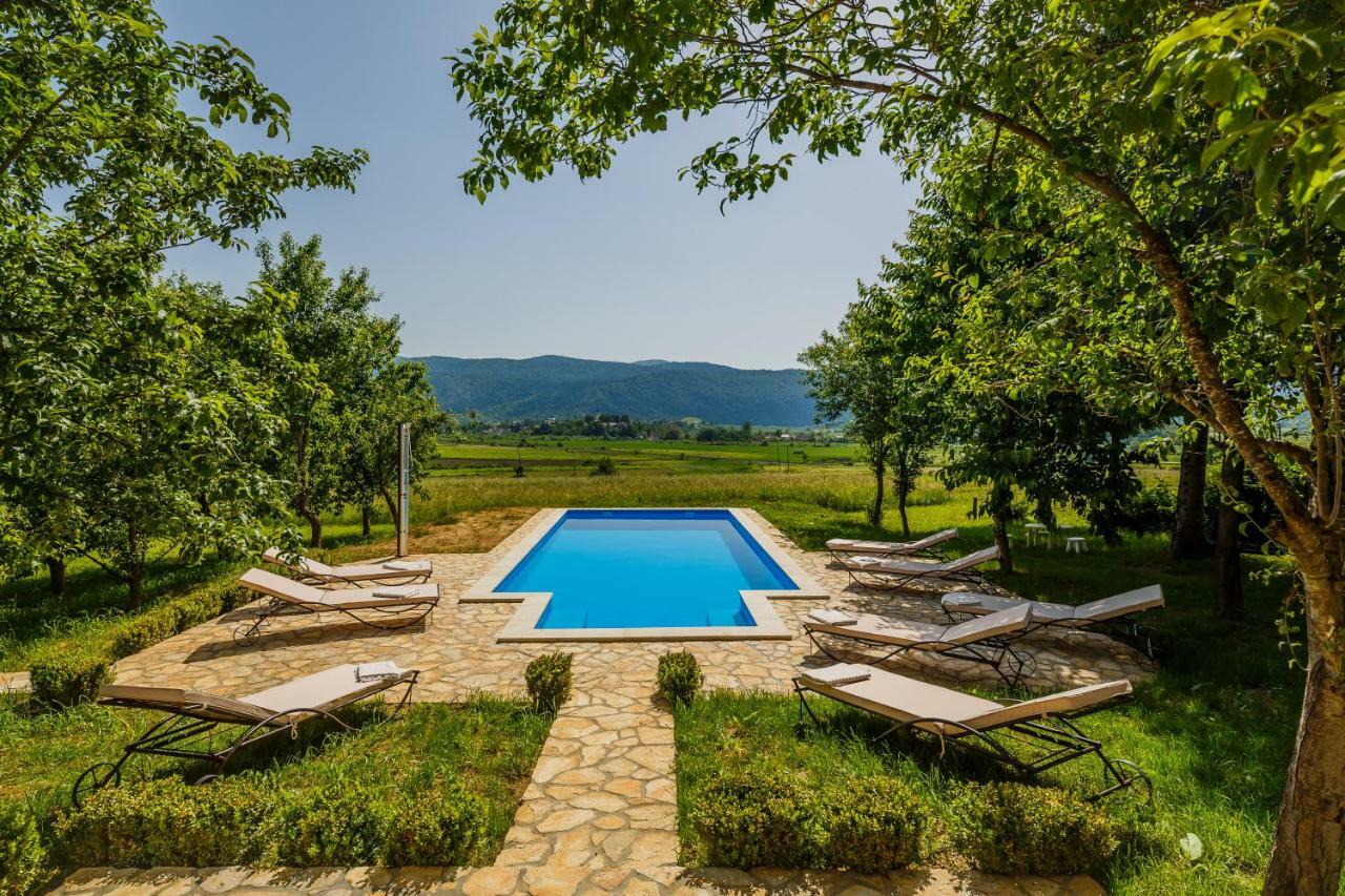 Beautiful Cottage With Heated Pool For 22 Ppl Plaški Buitenkant foto