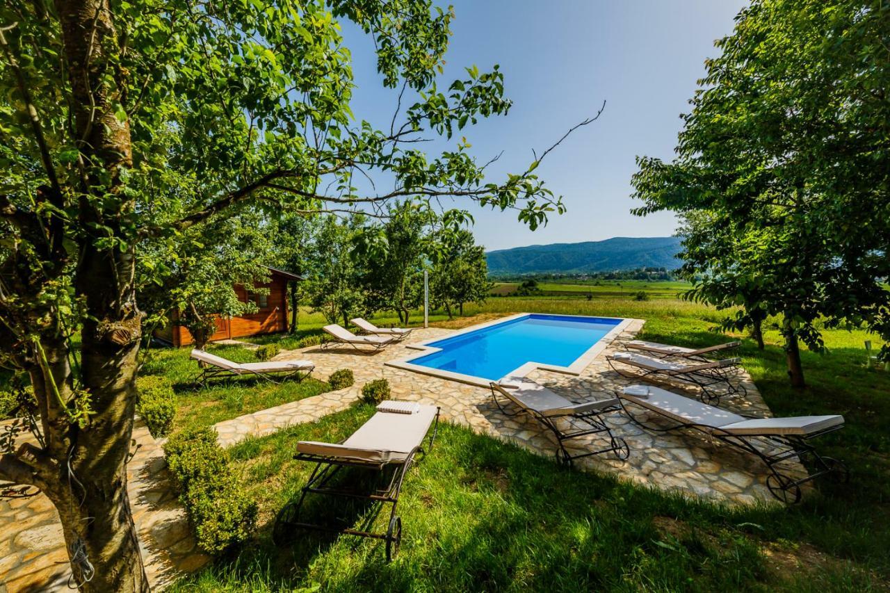 Beautiful Cottage With Heated Pool For 22 Ppl Plaški Buitenkant foto