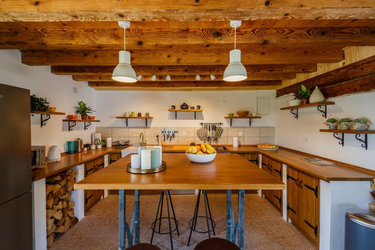 Beautiful Cottage With Heated Pool For 22 Ppl Plaški Buitenkant foto
