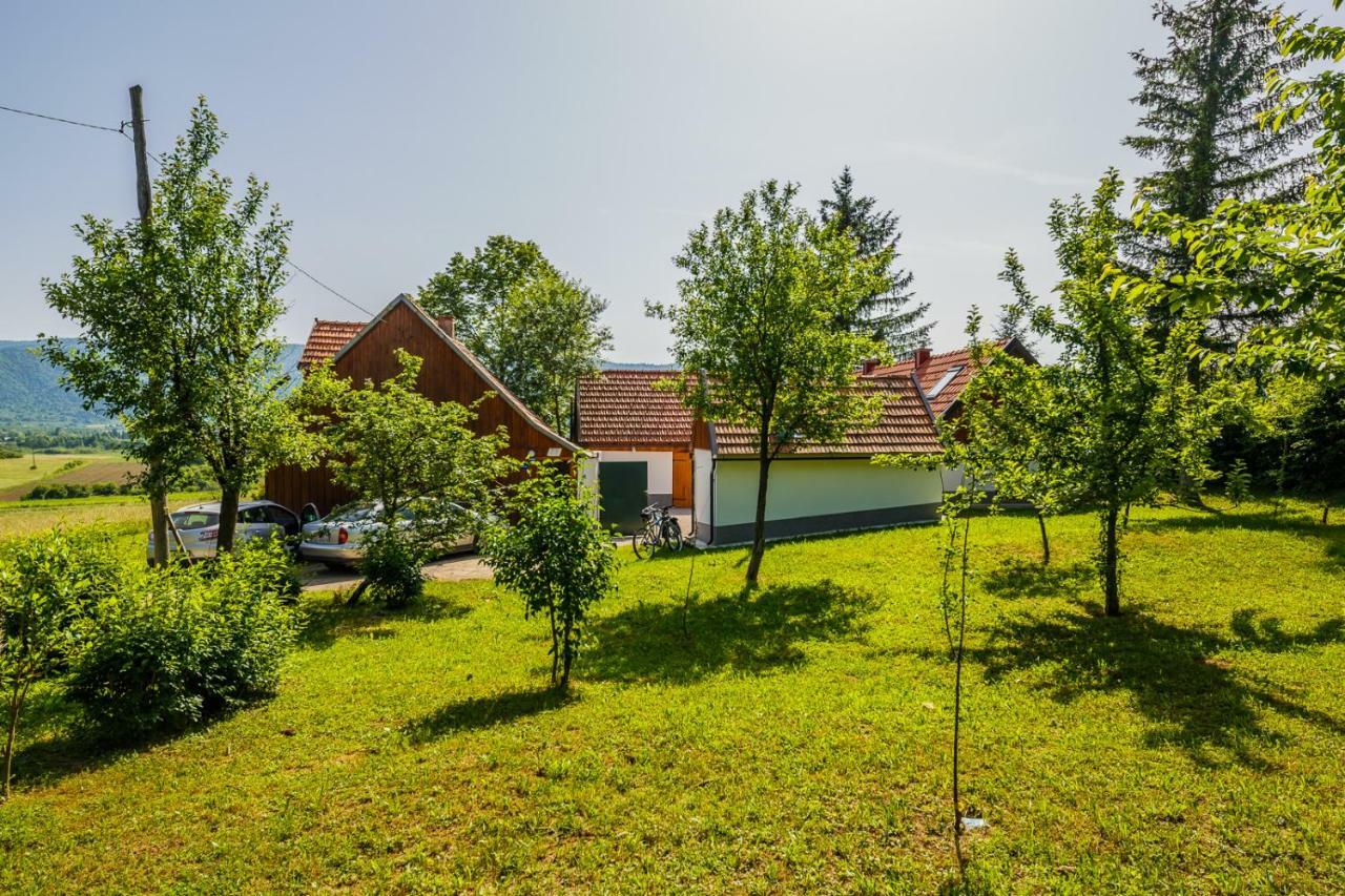 Beautiful Cottage With Heated Pool For 22 Ppl Plaški Buitenkant foto