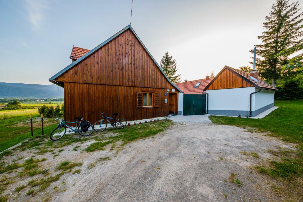 Beautiful Cottage With Heated Pool For 22 Ppl Plaški Buitenkant foto