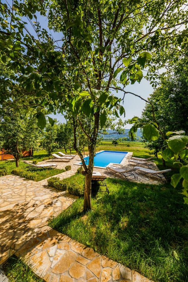 Beautiful Cottage With Heated Pool For 22 Ppl Plaški Buitenkant foto
