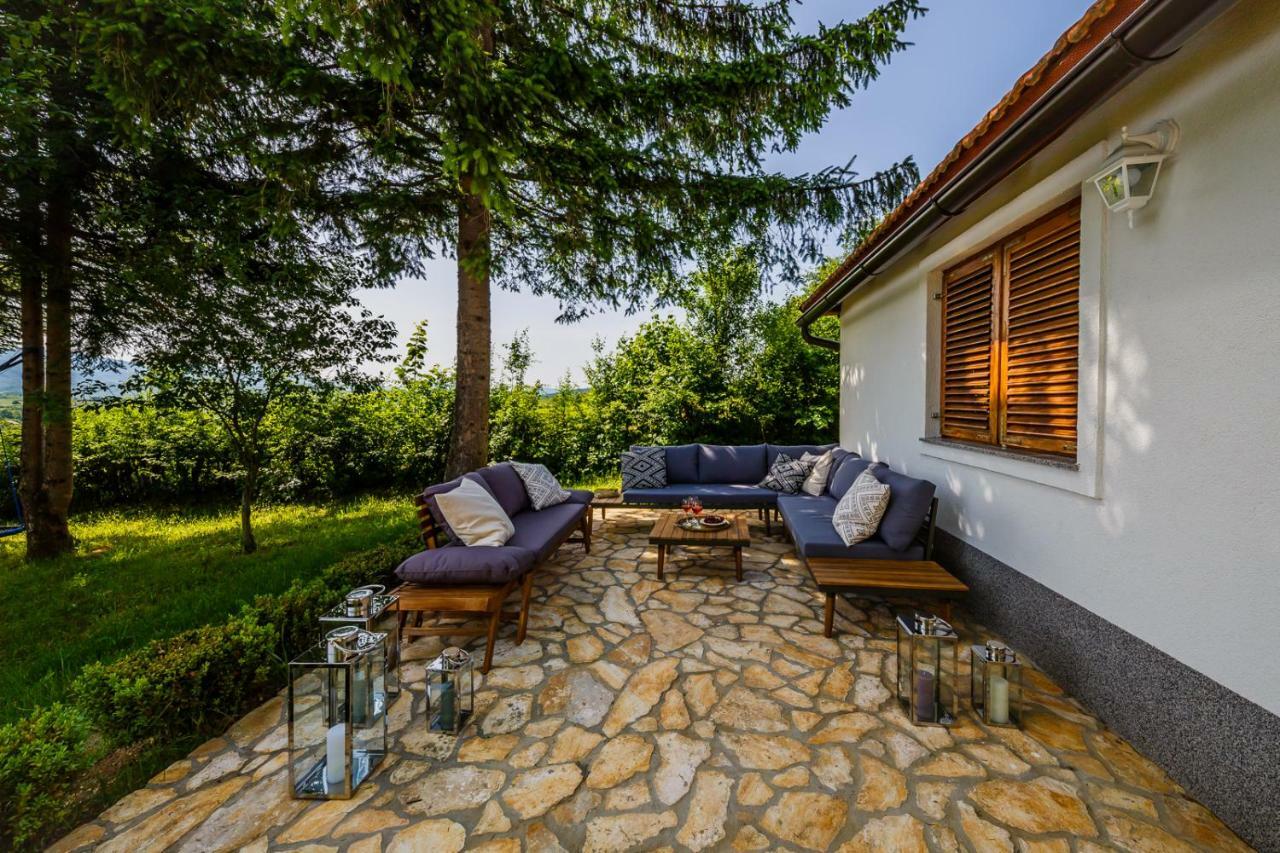 Beautiful Cottage With Heated Pool For 22 Ppl Plaški Buitenkant foto