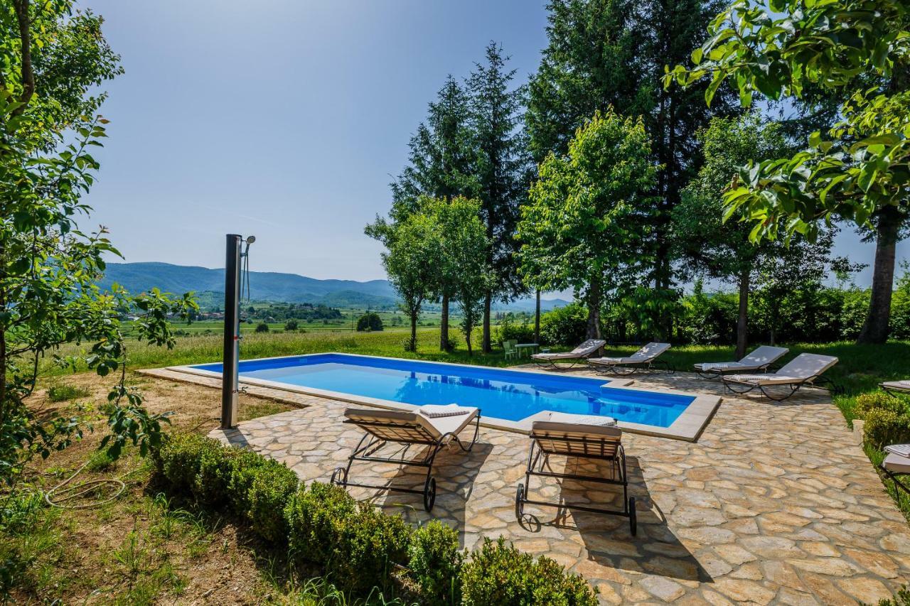Beautiful Cottage With Heated Pool For 22 Ppl Plaški Buitenkant foto