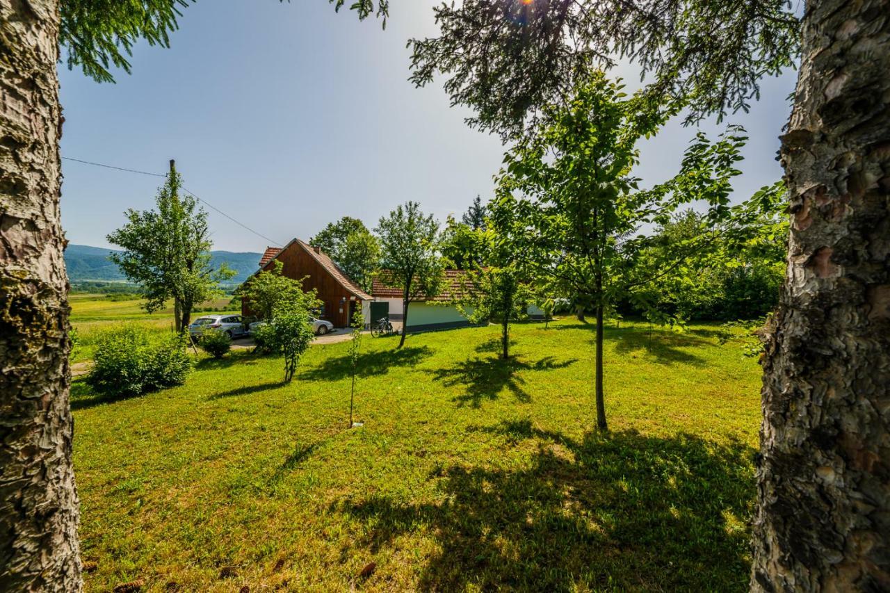 Beautiful Cottage With Heated Pool For 22 Ppl Plaški Buitenkant foto