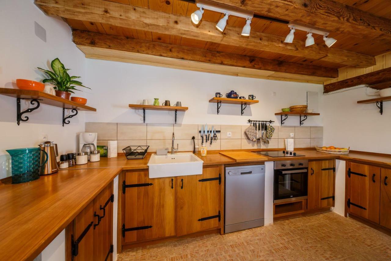 Beautiful Cottage With Heated Pool For 22 Ppl Plaški Buitenkant foto
