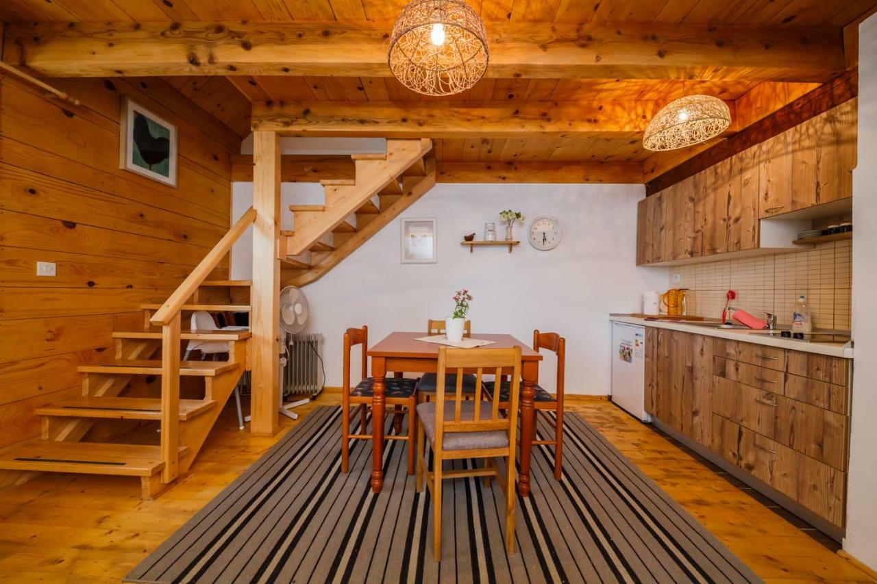 Beautiful Cottage With Heated Pool For 22 Ppl Plaški Buitenkant foto