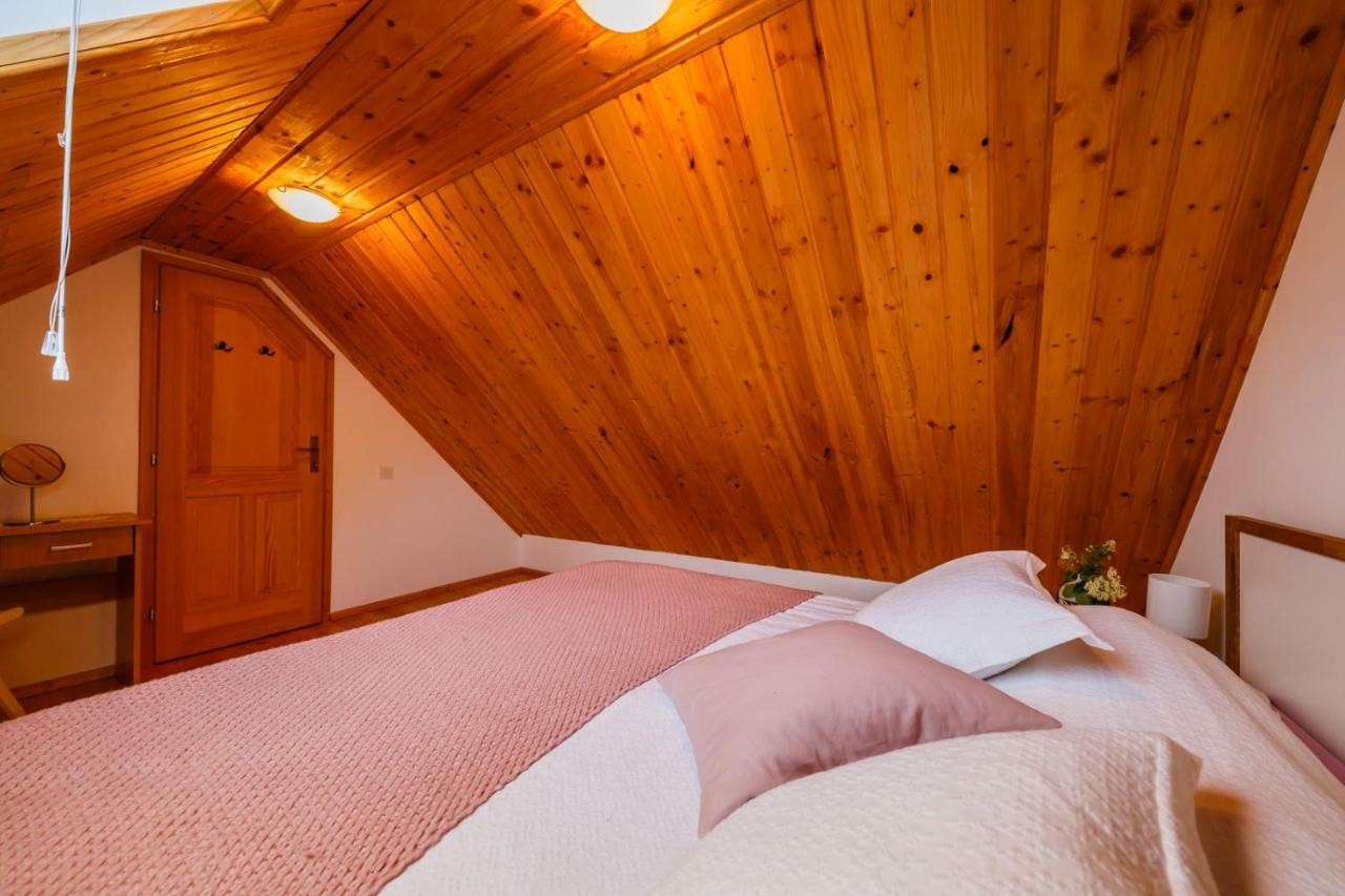 Beautiful Cottage With Heated Pool For 22 Ppl Plaški Buitenkant foto